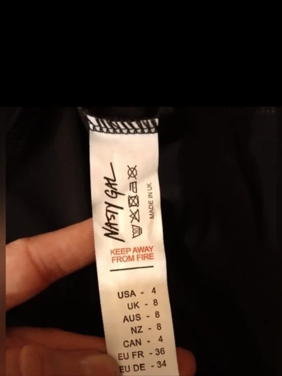 Chic Black Sleeve Maxi Dress - Elegant Evening Wear - Picture 10 of 11